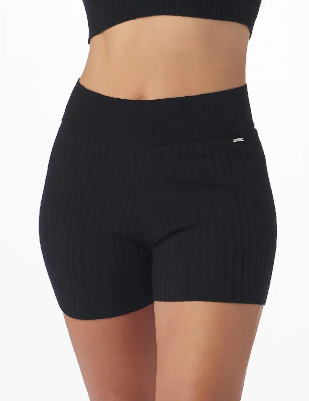 Chic Trend Collection Elite Short In Black