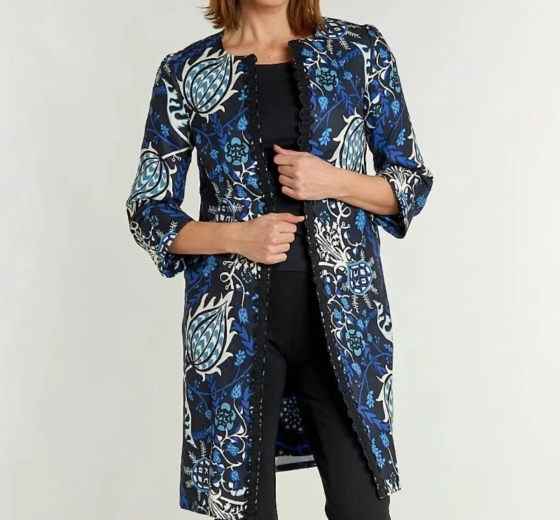 Elevated Style Sandpiper Jacket In Frolic Black