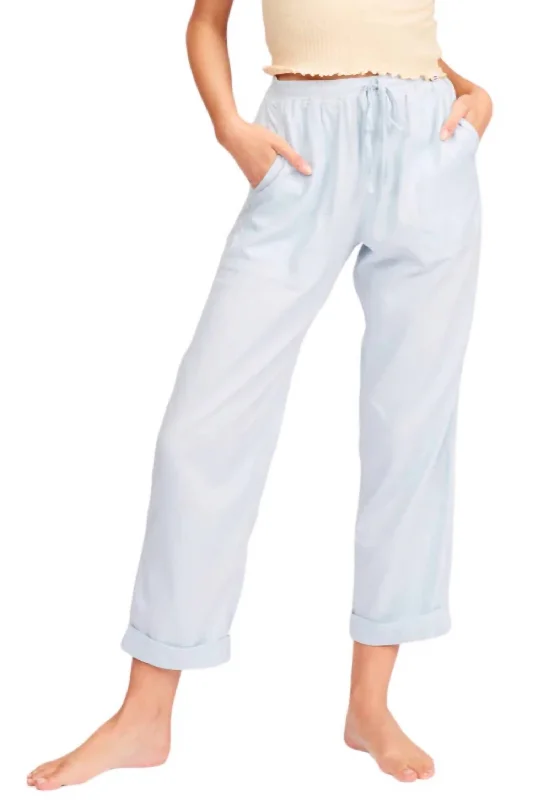 Unleash Your Trend Driven Style Beachy Knee Pants In Blue