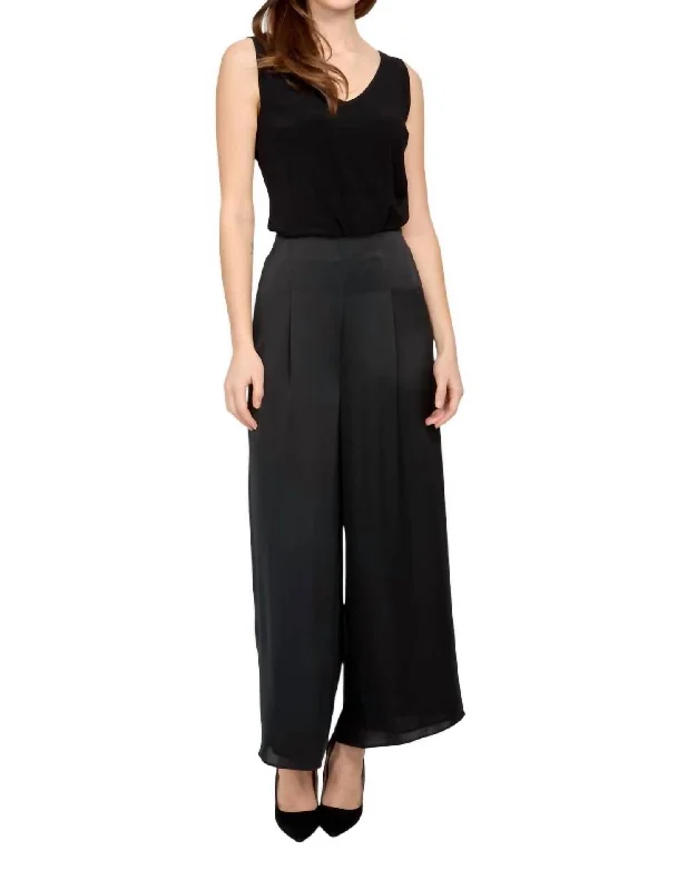 Trending Items Mid-Rise Trousers In Black Silky